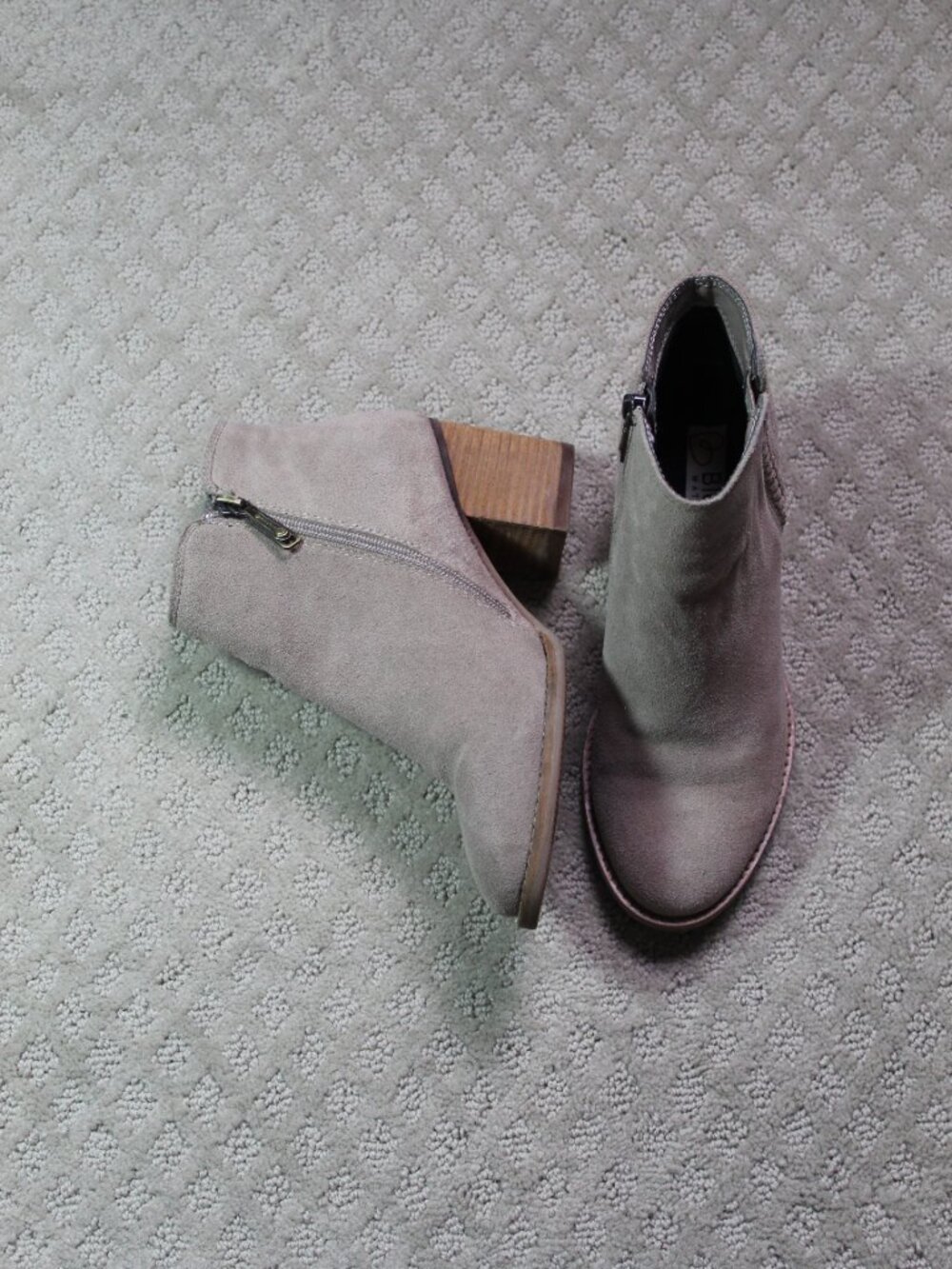Blondo Size 7.5M Taupe Suede Waterproof Block Heel Ankle Booties